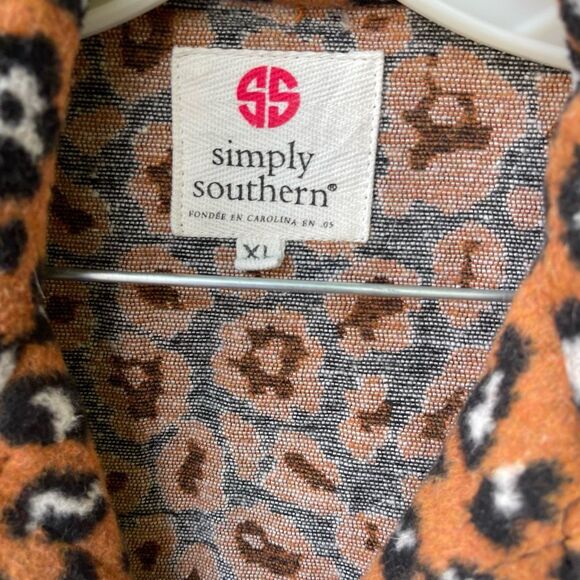 Simply Southern sizer Xl Cheetah print button - Picture 3 of 10